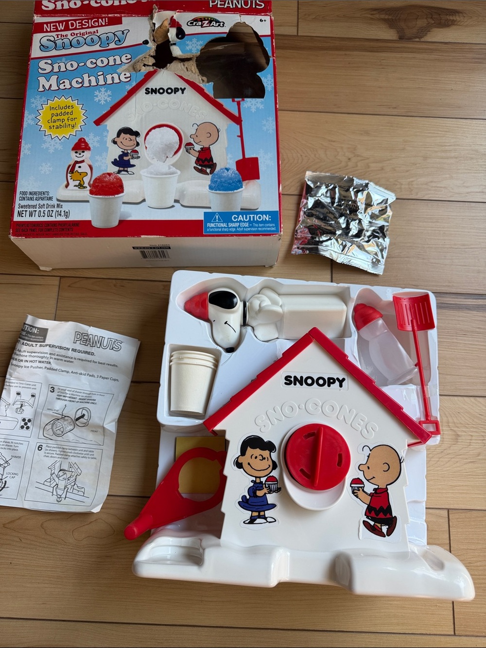 NWOT Vintage Snoopy Snow cone Machine with Original Food Pieces Never Used